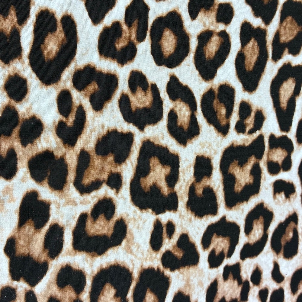 Chico's Leopard Print Sharkbite Hem Top 3/4 Sleeve Size 1 Stretch Animal Print - Picture 7 of 10